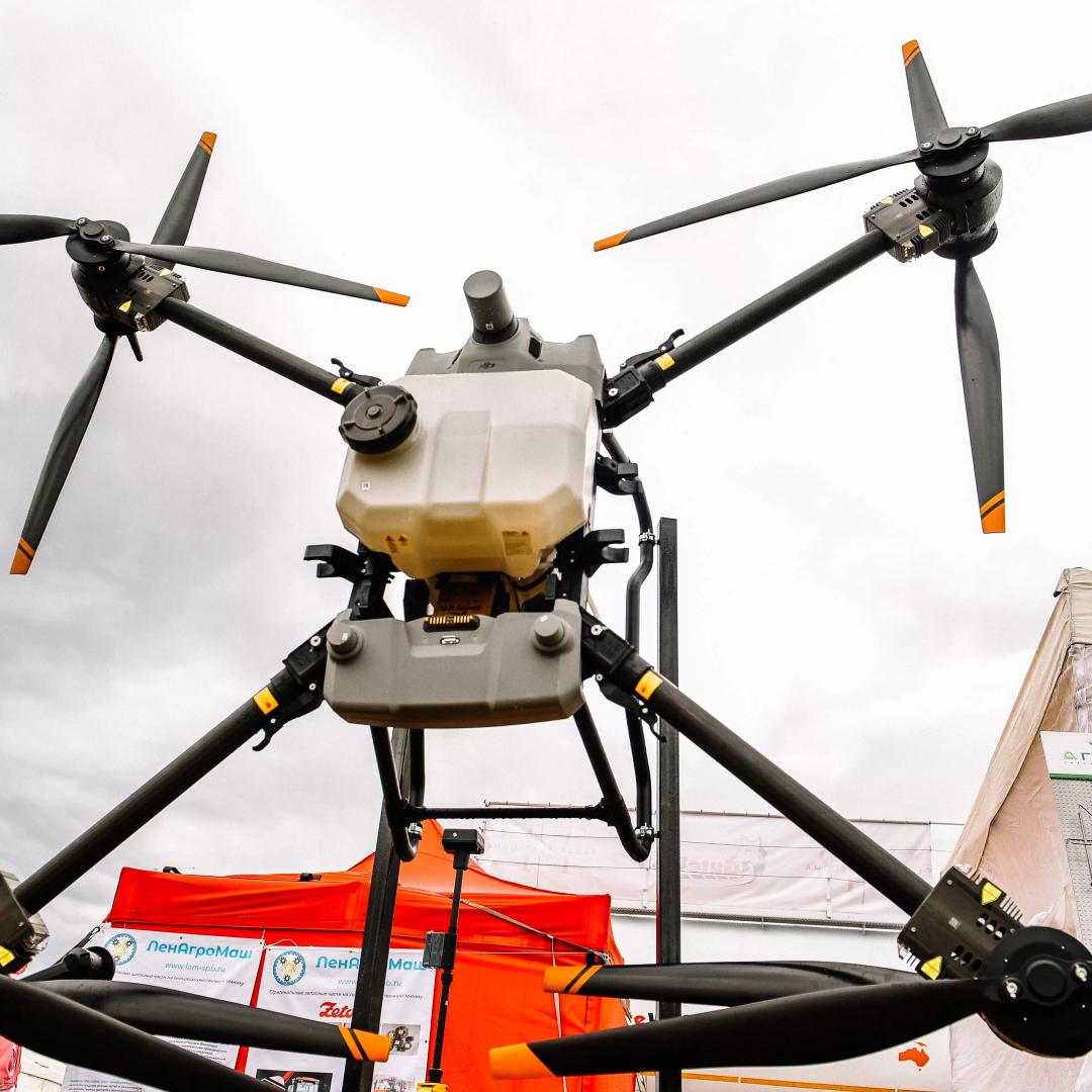 Команда «Агро Технологии» представила на стенде Золотая Нива 2024 Агродроны