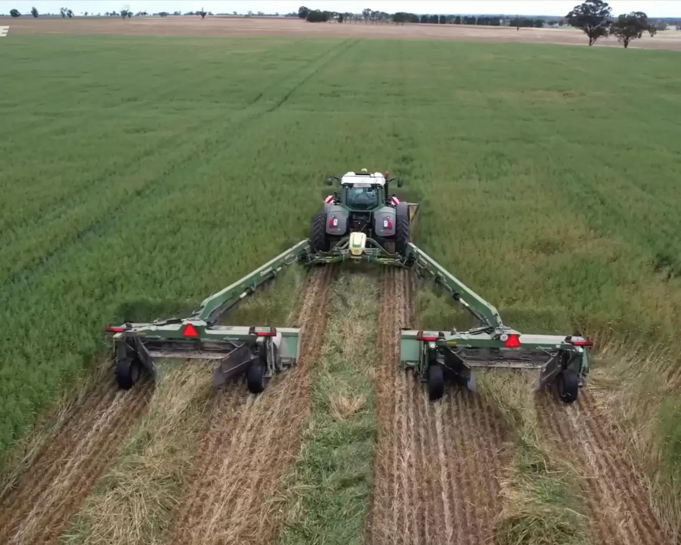 Две прицепные косилки в один триплекс: новая сцепка EasyCut TC Connect от Krone.