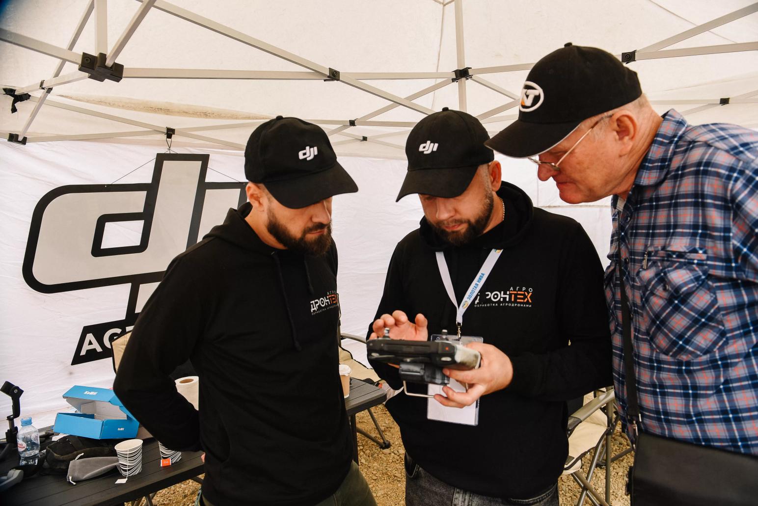 Команда «Агро Технологии» представила на стенде Золотая Нива 2024 Агродроны