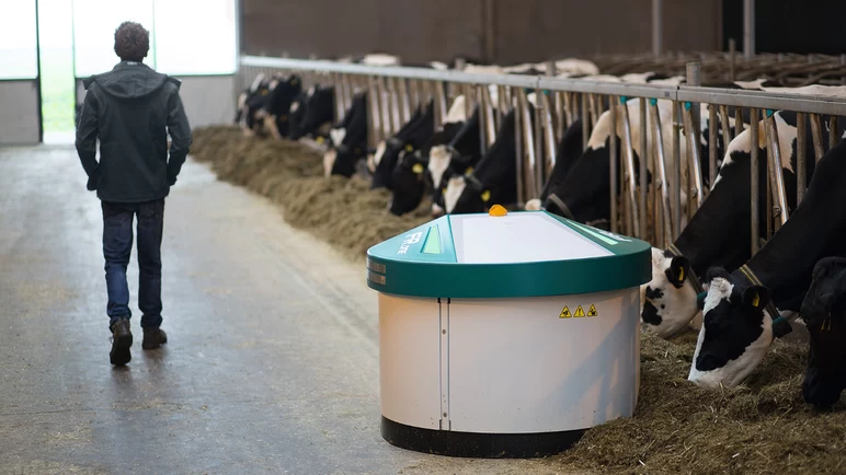 Робот для пододвигания кормов: необходимость или ненужная инвестиция?