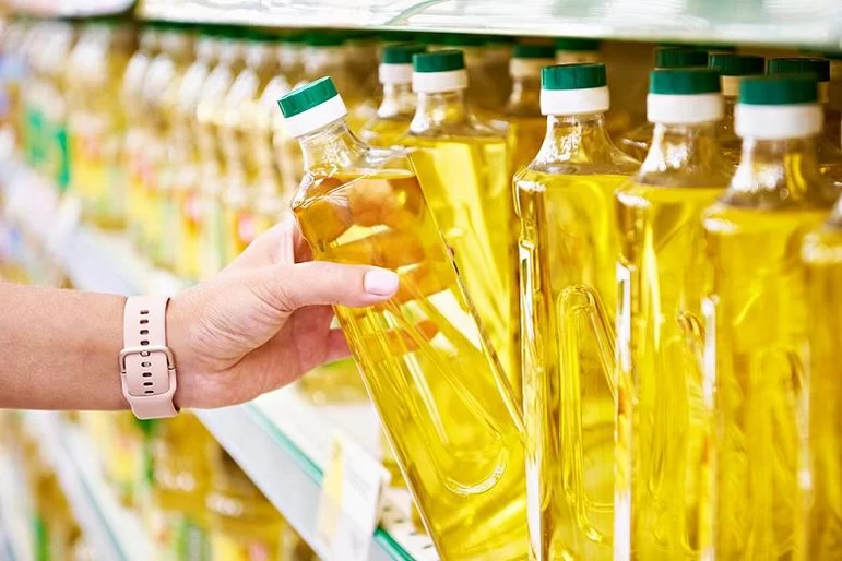 Пошлина на экспорт подсолнечного масла из РФ в августе повышена до 15 987 руб.